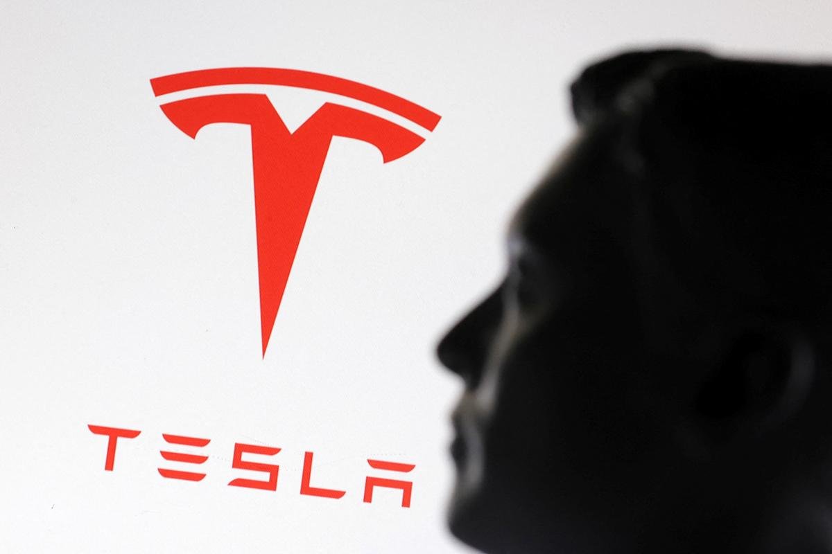 Tesla stock slides after earnings miss, Musk warns of ‘few rough quarters’